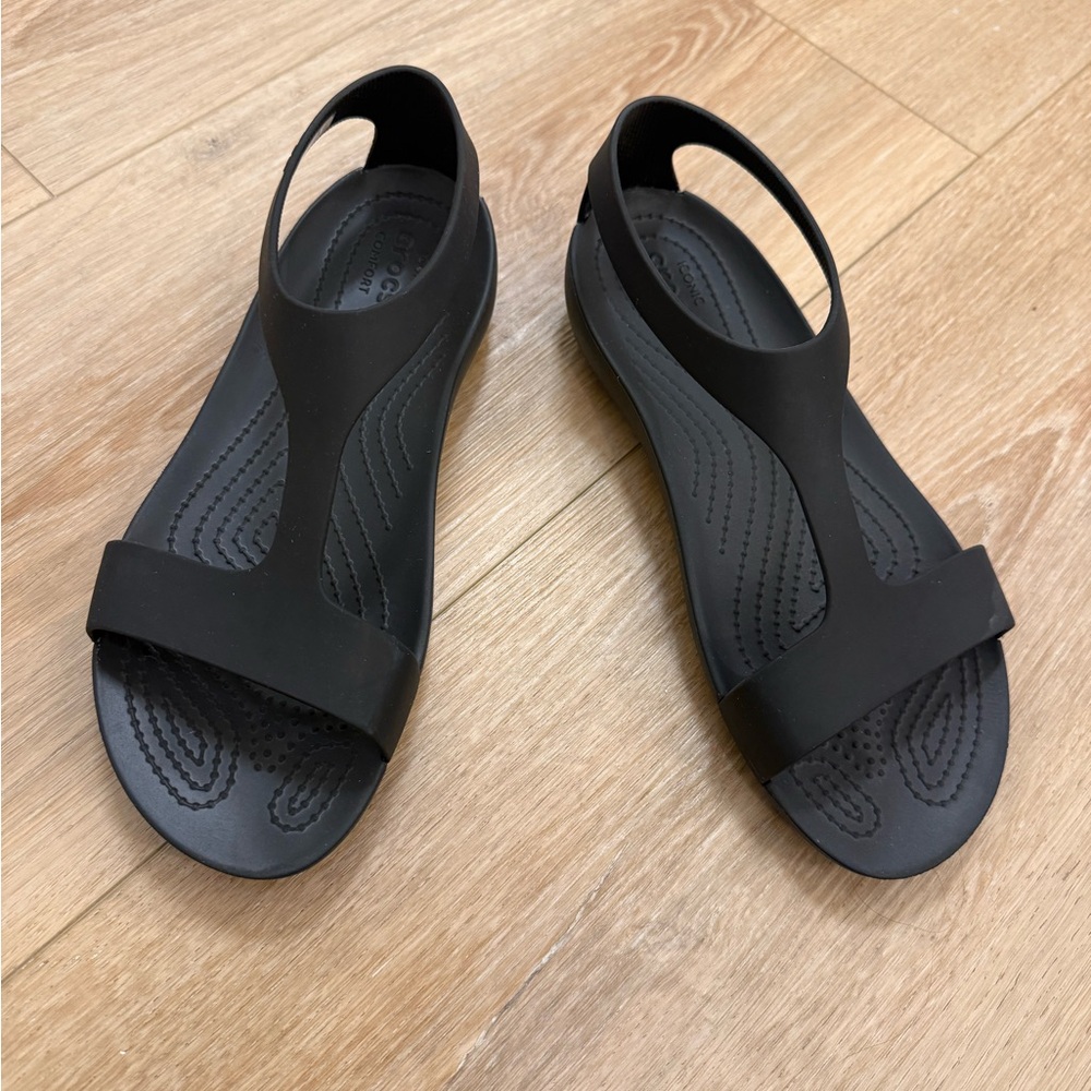 Crocs Sandals Serena Womens Sz 7 Black Iconic Comfort Jelly Slip On Water Shoes